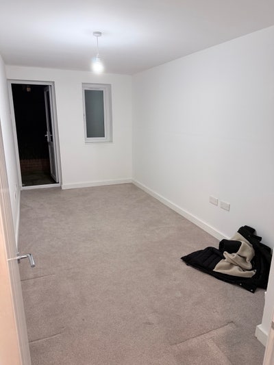 Room available for month Main Photo