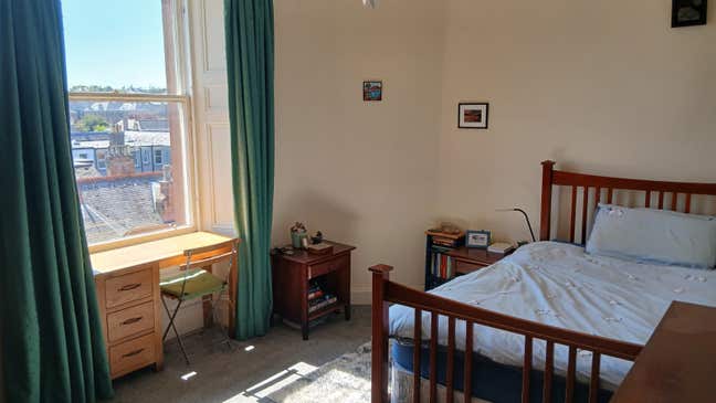 Double room in top floor flat near Blackford Main Photo