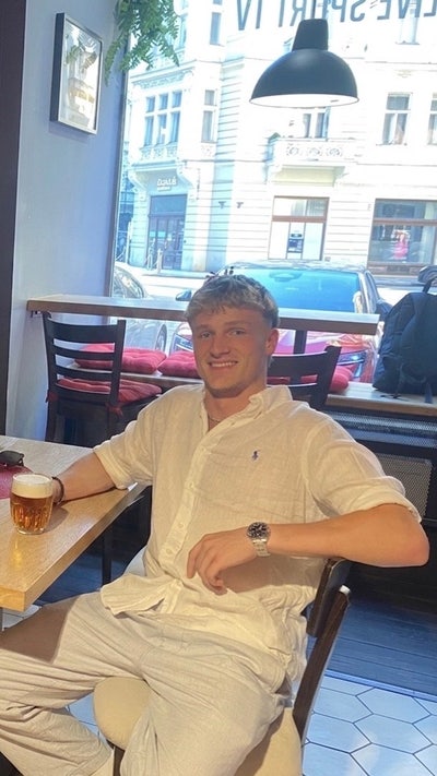 Looking for a room in SW London! Main Photo