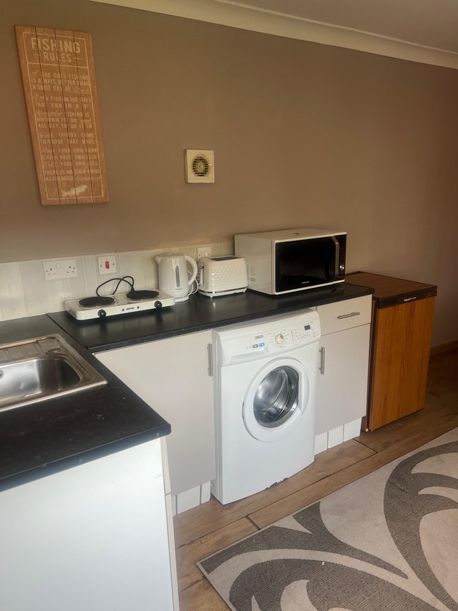 Fully furnished Annex with bathroom and kitchen  Main Photo