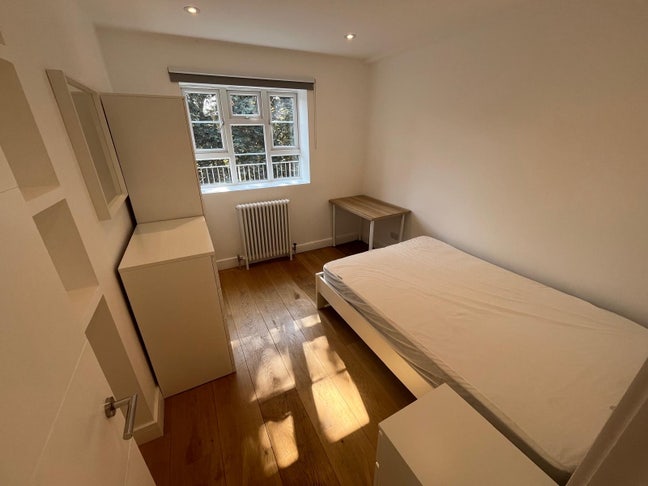 Single bed room in Hackney to sign ASAP Main Photo