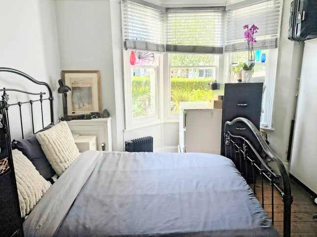 Medium sized Double room with Bay Window Main Photo