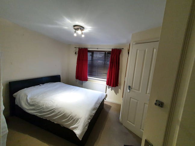 Bright Double room Manchester M7 Main Photo
