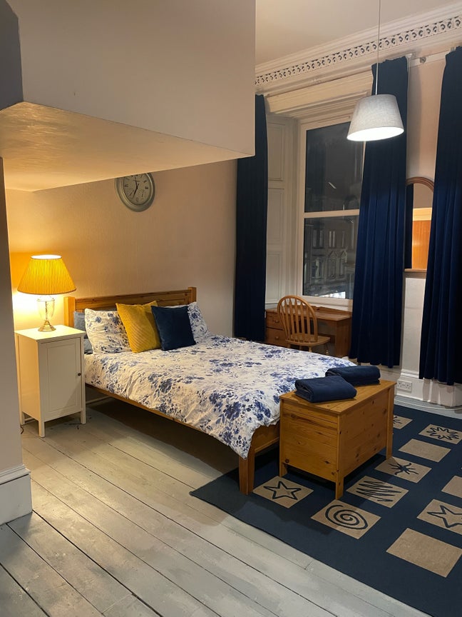 Large Studio-Style Room in the Heart of Morningsid Main Photo