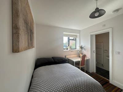 Luxury house bedrooms ensuite Cranfield MK43 0BJ Main Photo