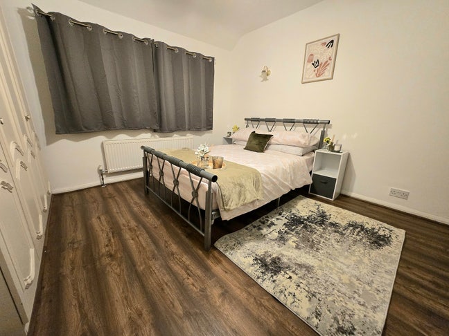 Large Furnished Double room in Harold Hill  Main Photo
