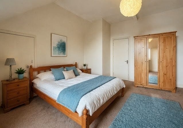 Top Floor en-suite, garden with BBQ, 31 July Main Photo