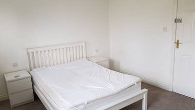 Large Double Ensuite Room Available Main Photo