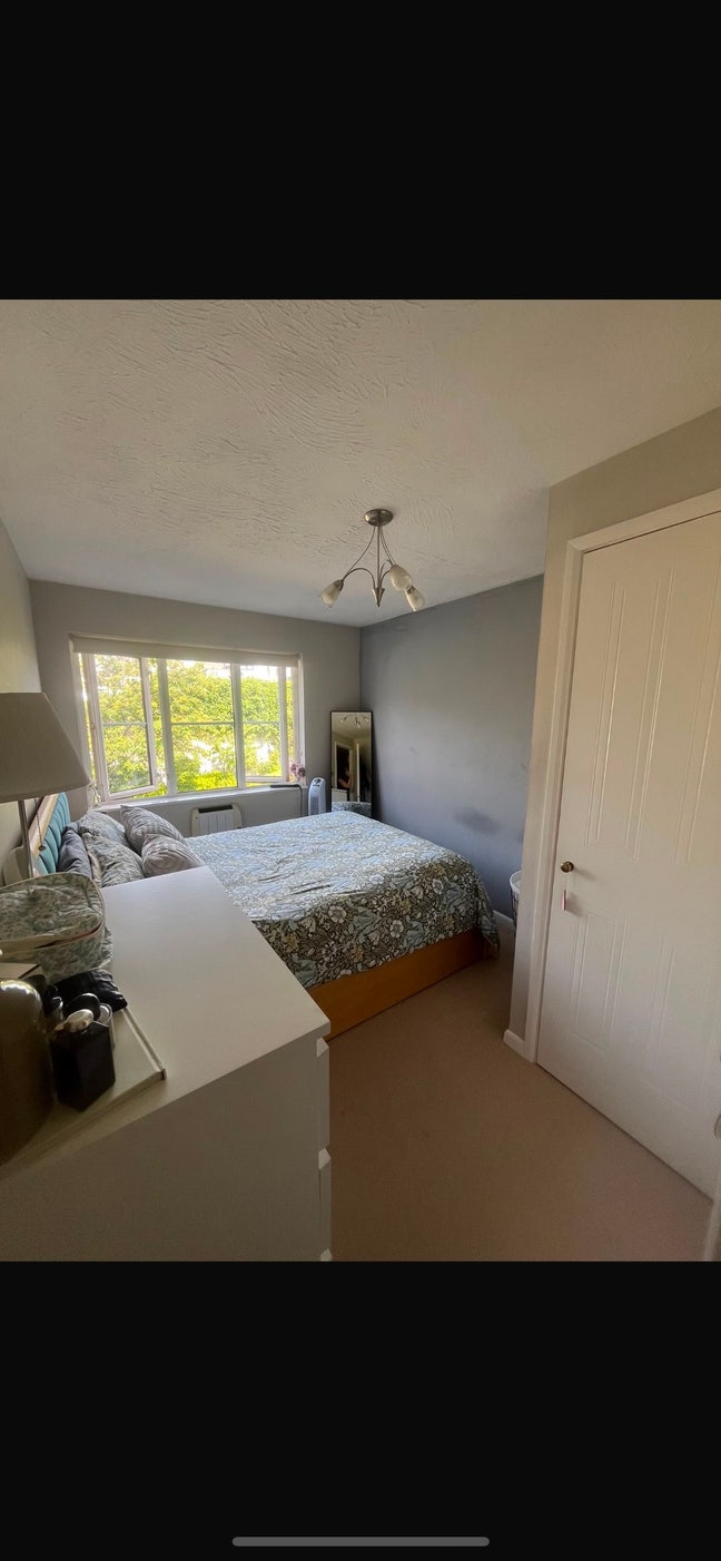 Entire place - King Size Room off St John’s Hill Main Photo