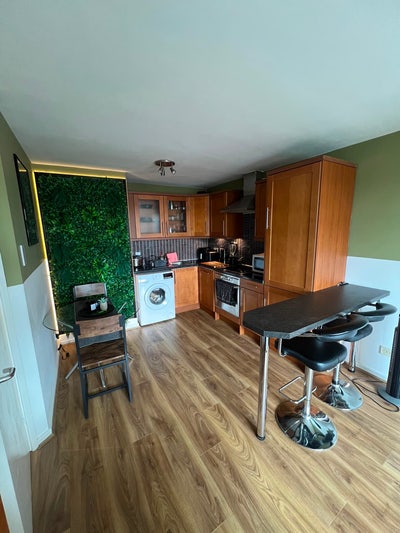 Stylish Modern 2 bed | City Centre | Parking Incl  Main Photo