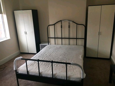 Renovated Double Room | Bills Included Main Photo