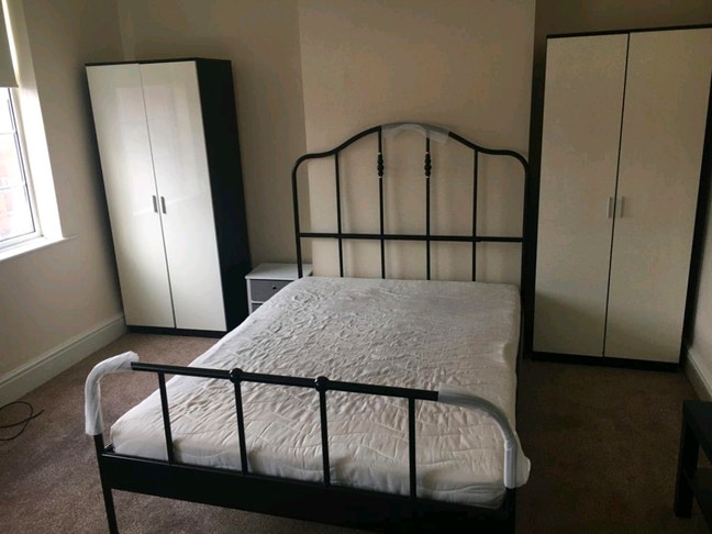 Renovated Double Room | Bills Included Main Photo