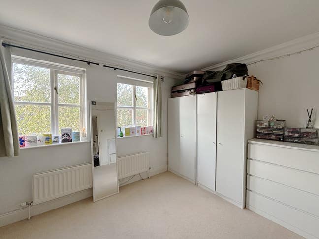 Bright double room 5 mins from Richmond station Main Photo