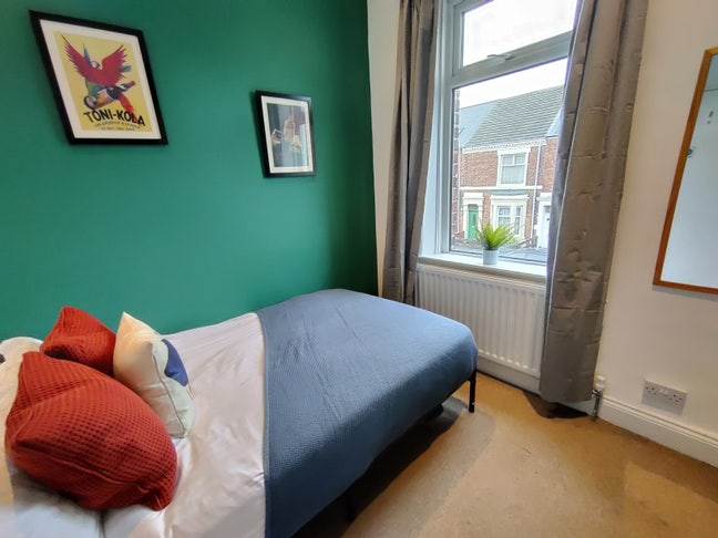 Room Available in Professional Houseshare Main Photo