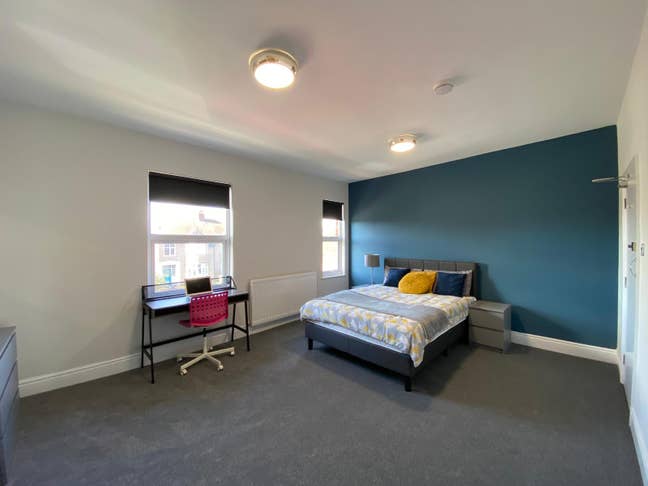 Huge Modern Double Room in Refurbished House Main Photo