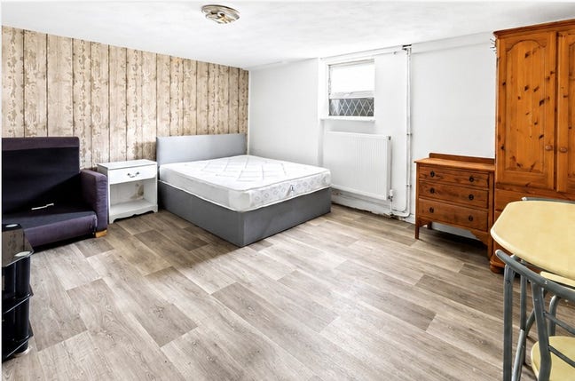 Newly renovated large double bedroom Main Photo