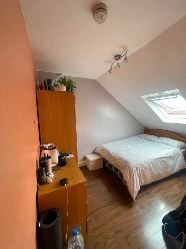 Room in E15  Main Photo