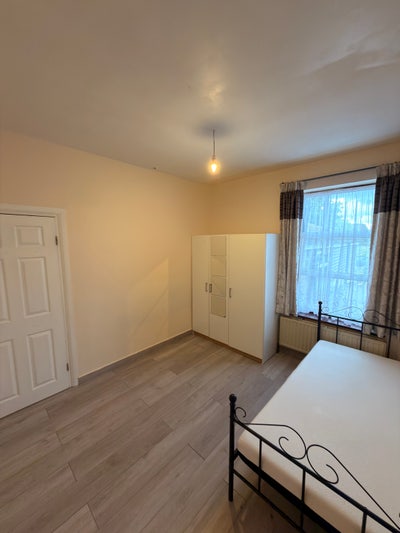 Double Room East Ham Muslim Furnished Clean  Main Photo