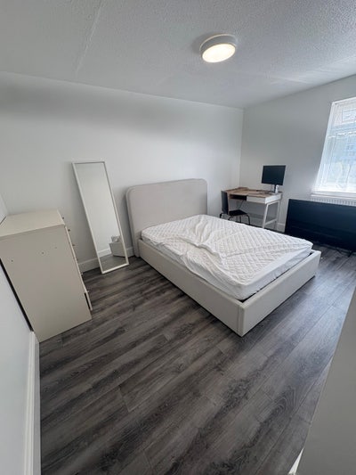 New double available in Lewisham  Main Photo