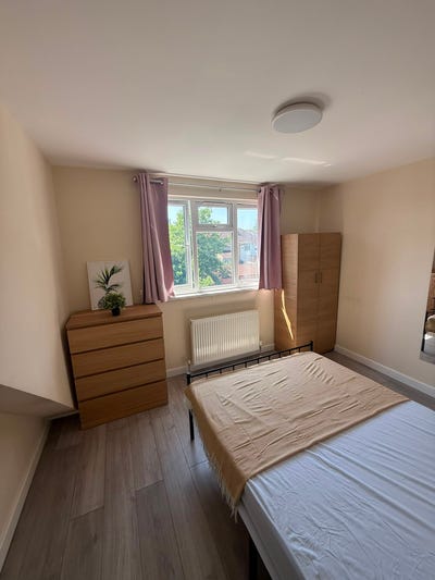 Alperton - 2 Attic Rooms for 4 Tenants@ Main Photo