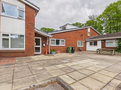 **Only 1 Ensuite Room Available Spital** Main Photo