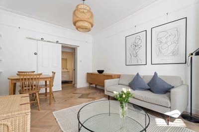 A Stunning & Modern Chelsea Apartment  Main Photo