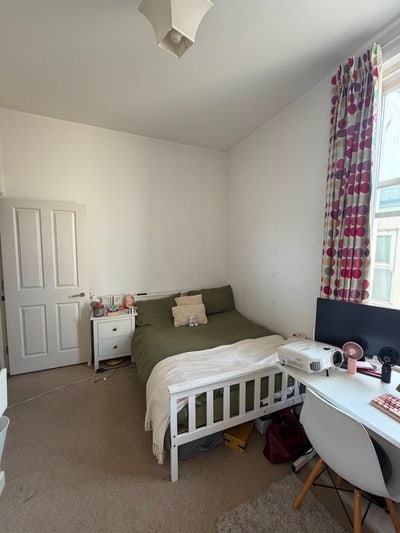 Room available in girly house Main Photo