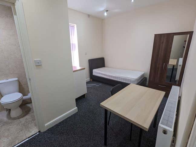 Ensuite Rms Near Russell's Hall Hospital Main Photo