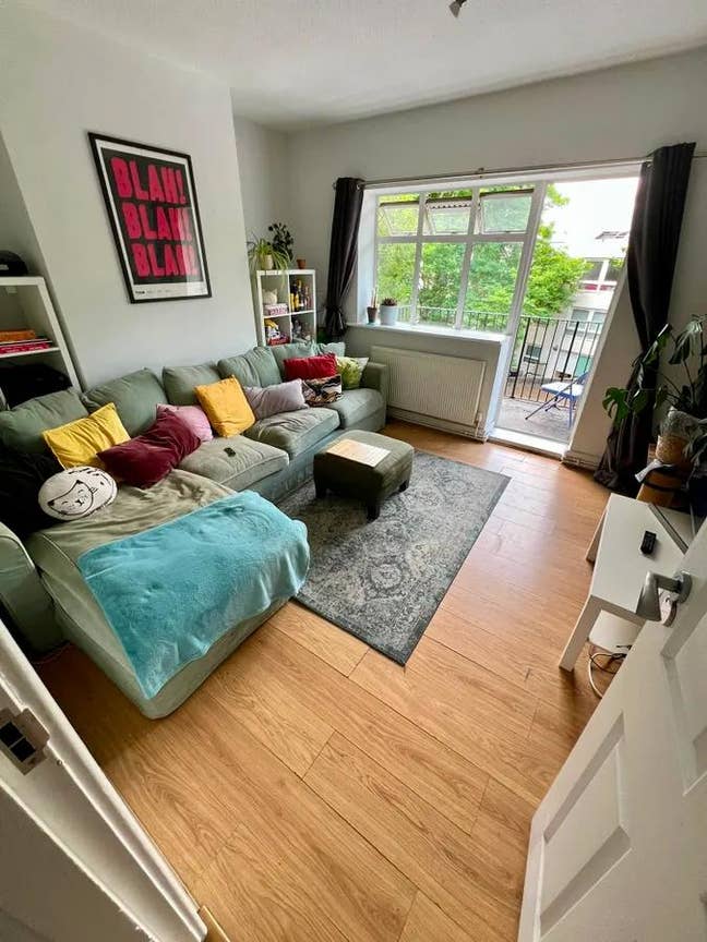 Looking for 2 Girlies 4 Bed Flat Near Canary Wharf Main Photo