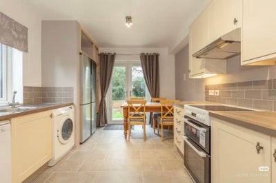 Spacious Double Room | Bills Included | Short Let Main Photo