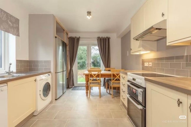 Spacious Double Room | Bills Included | Short Let Main Photo