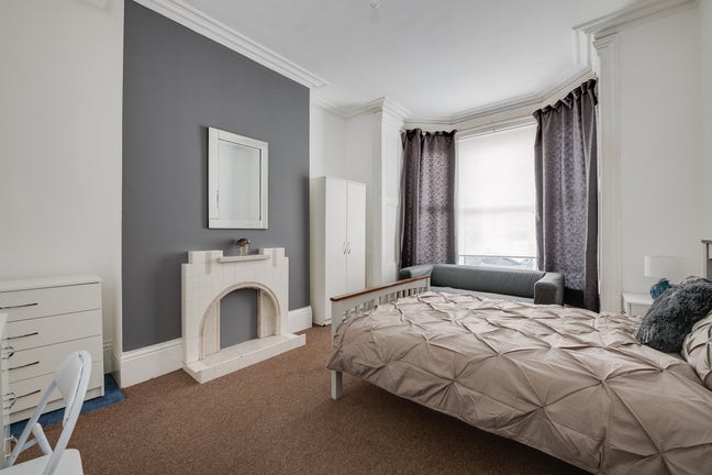 Beautiful 5 bed house in the heart of Southsea Main Photo
