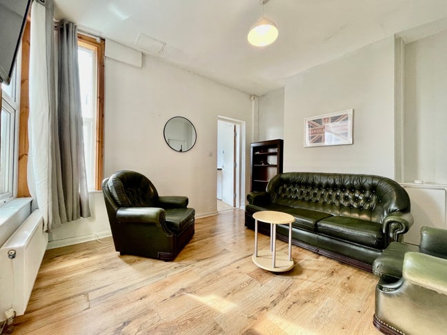 Pet allowed Room in NG7 Main Photo
