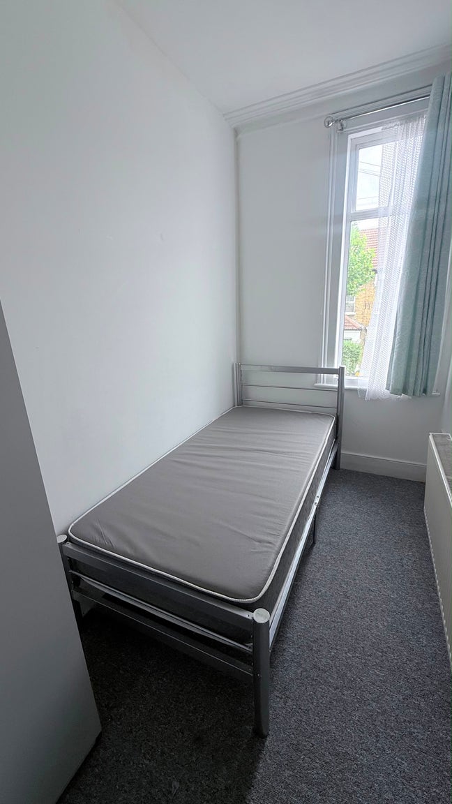 Single room Near East Ham station Main Photo