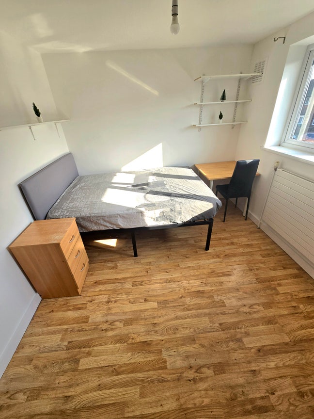 ** Canning Town ** Great Oppurtunity to Move Main Photo