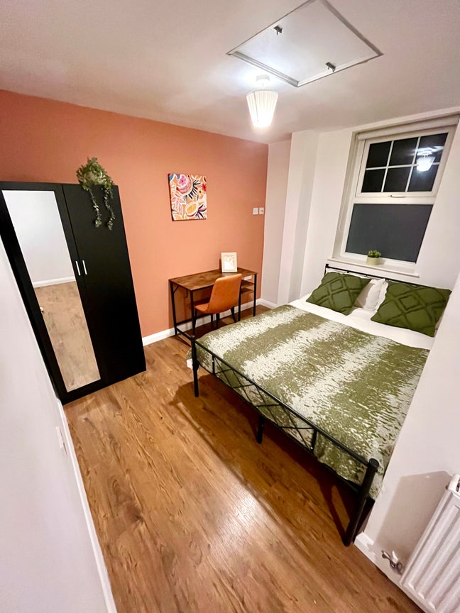 Smart En-Suite. All Bills Inc. Low deposit. SA1 Main Photo