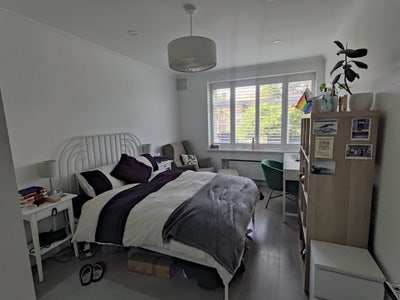 Bright, spacious room available in NW6 flat Main Photo