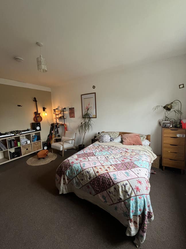 Stunning room going in Whalley range  Main Photo