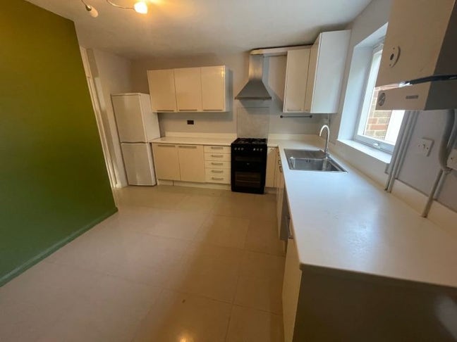  spacious 4 bedroom family home to rent at TW7 Main Photo