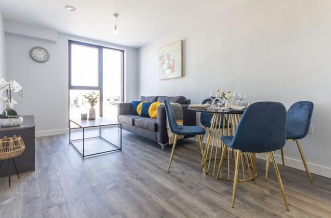 Fully Furnished 2beds 2bathroom flat - B12 Main Photo