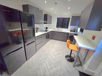 *Available Now* En-suite Double Rooms  Main Photo