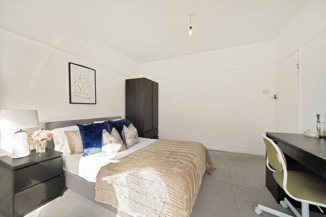 Newly Refurbished House *No Deposit* Main Photo