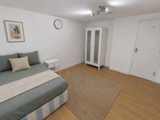 Stunning Beckton Double Rooms | Garden & Parking | Main Photo