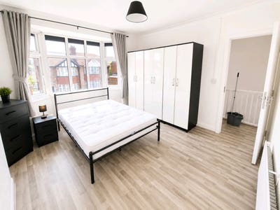 Modern Rooms inc Bills Near Town Centre Main Photo