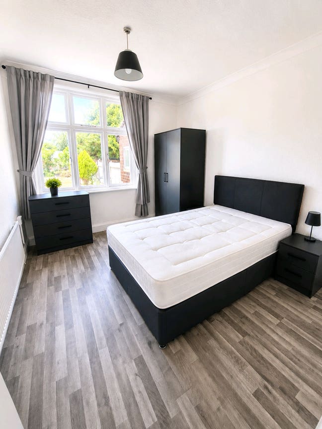 Modern Rooms inc Bills Near Town Centre Main Photo