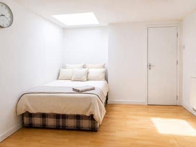 2 DBL Room Near Beckton DLR from &pound;750 Main Photo