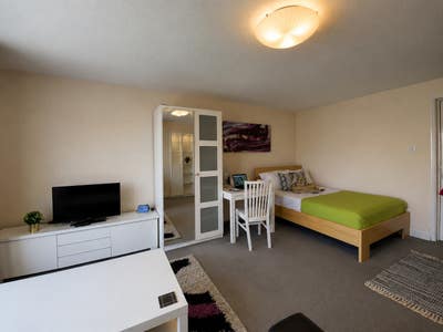 ✨Stunning Double Rooms| Canary Wharf E14 | 🔥 Dlr Main Photo