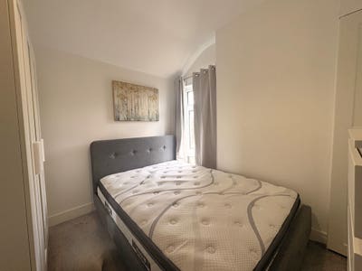 **Available Now**Double Bedroom in a Shared House* Main Photo