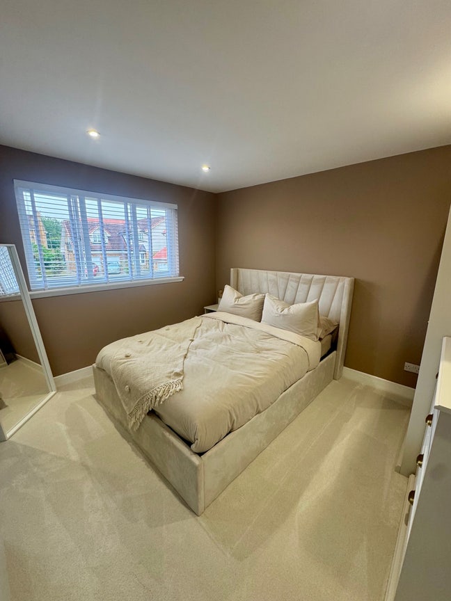 Spacious En-Suite Double Room in Bonnyrigg Home  Main Photo