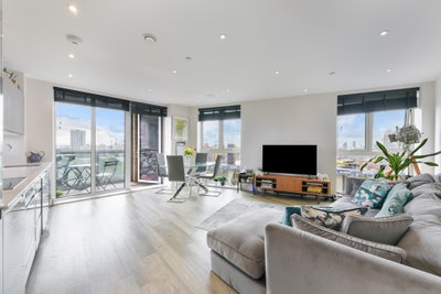 Luxury Apartment Next to the River in Battersea Main Photo